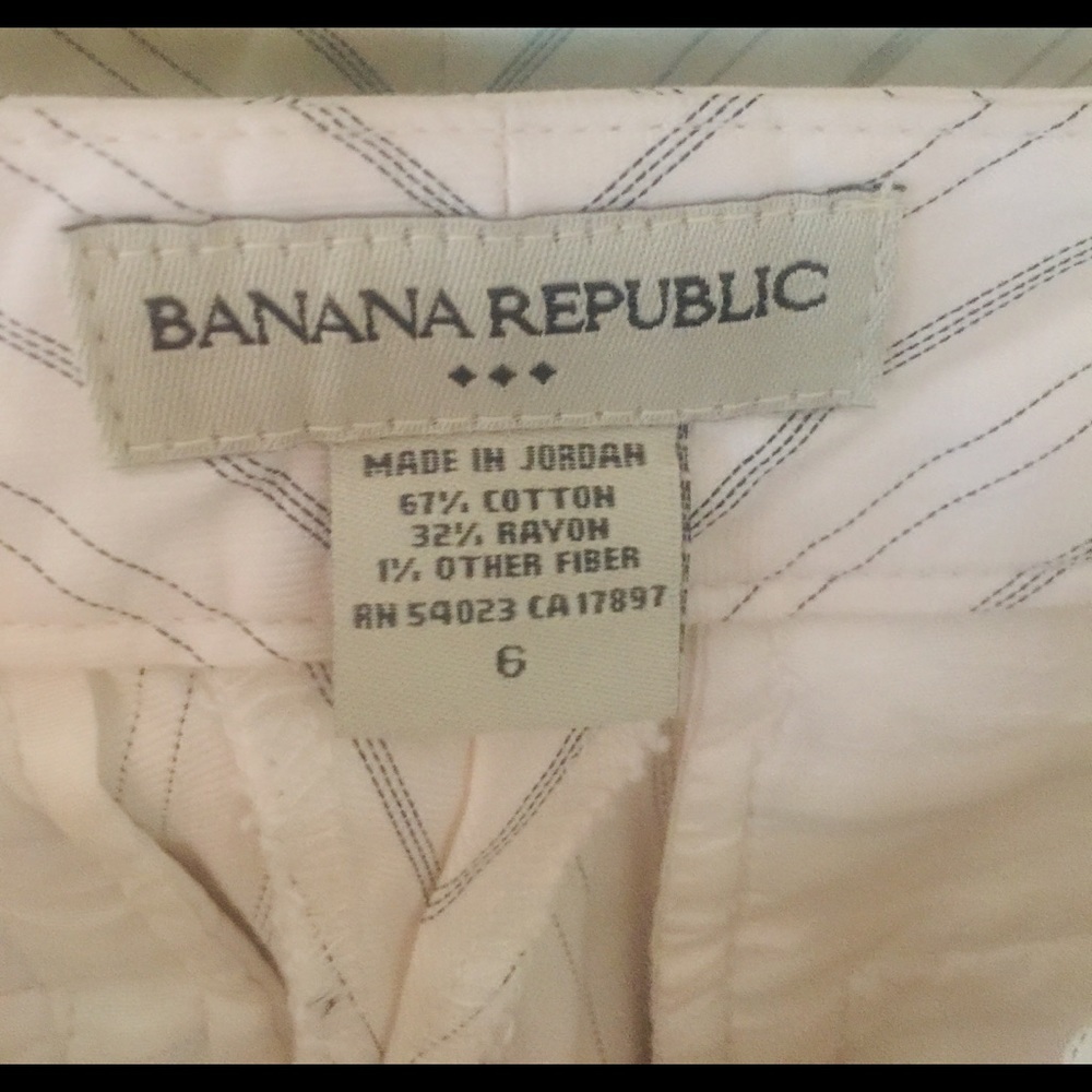 Size 6 slacks from Banana Republic.  Worn once.